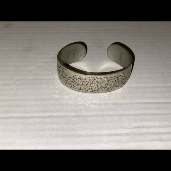 Jewelry - Violet Silver engraved bracelet